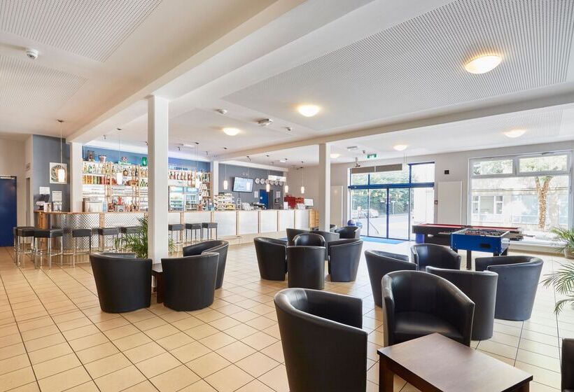 هتل a&o Aachen Hauptbahnhof