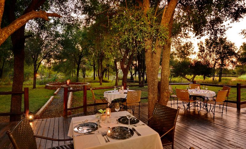 هتل Black Rhino Game Lodge