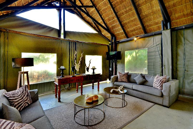 هتل Black Rhino Game Lodge