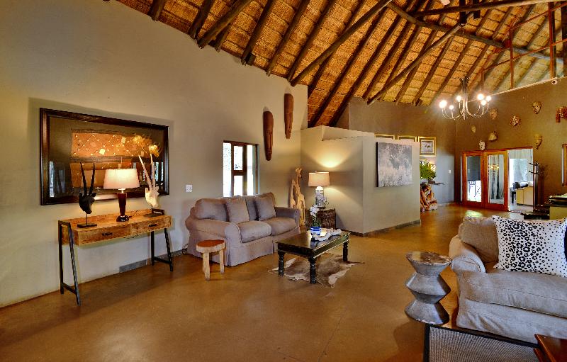 هتل Black Rhino Game Lodge