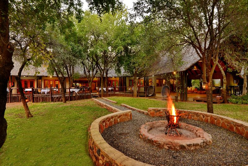 هتل Black Rhino Game Lodge