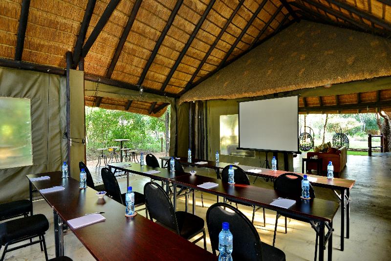 هتل Black Rhino Game Lodge