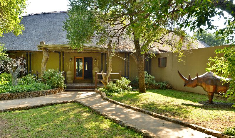 هتل Black Rhino Game Lodge