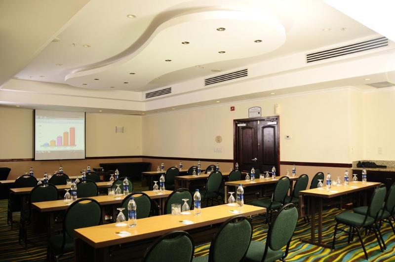هتل Courtyard By Marriott San Salvador