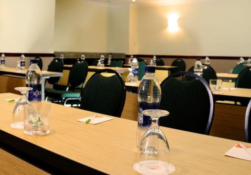 هتل Courtyard By Marriott San Salvador