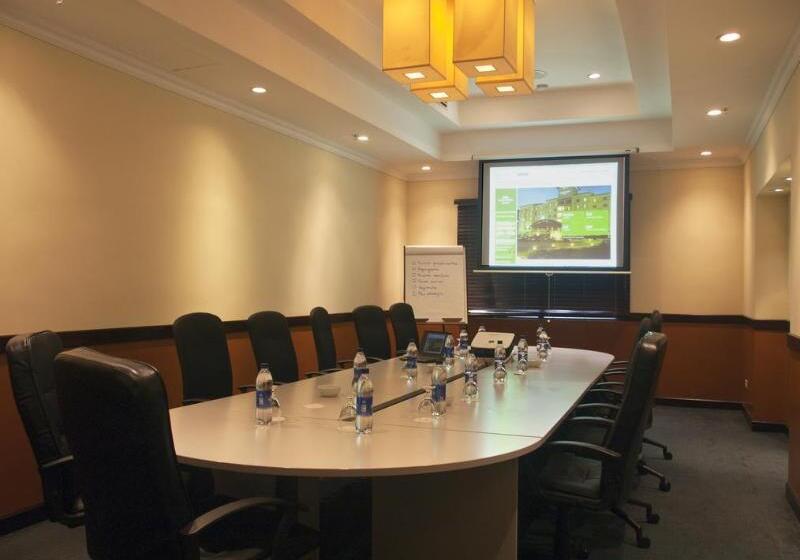 هتل Courtyard By Marriott San Salvador
