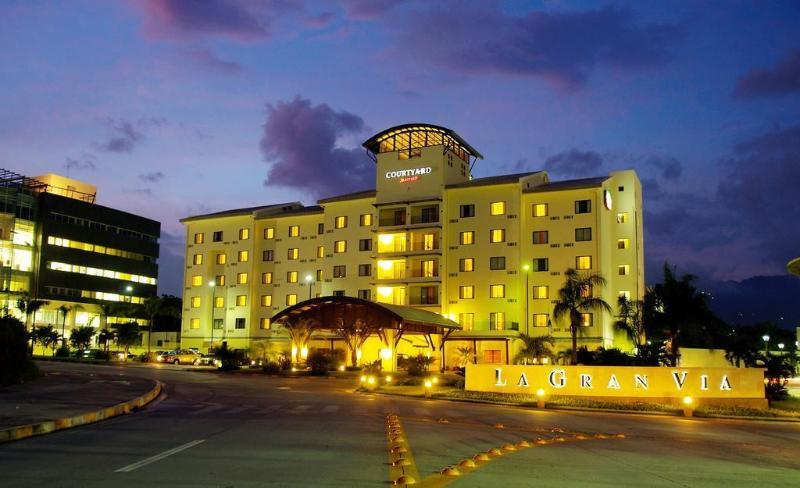 هتل Courtyard By Marriott San Salvador