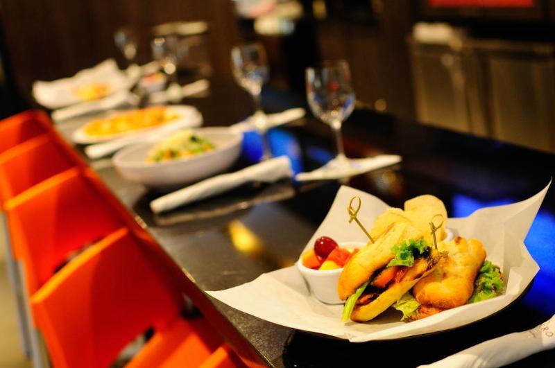 هتل Courtyard By Marriott San Salvador
