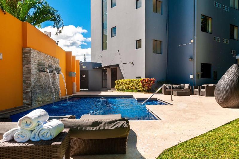 هتل Courtyard By Marriott San Salvador