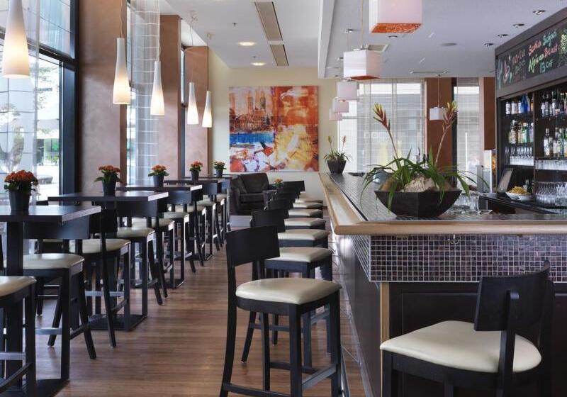 هتل Courtyard By Marriott Zurich North