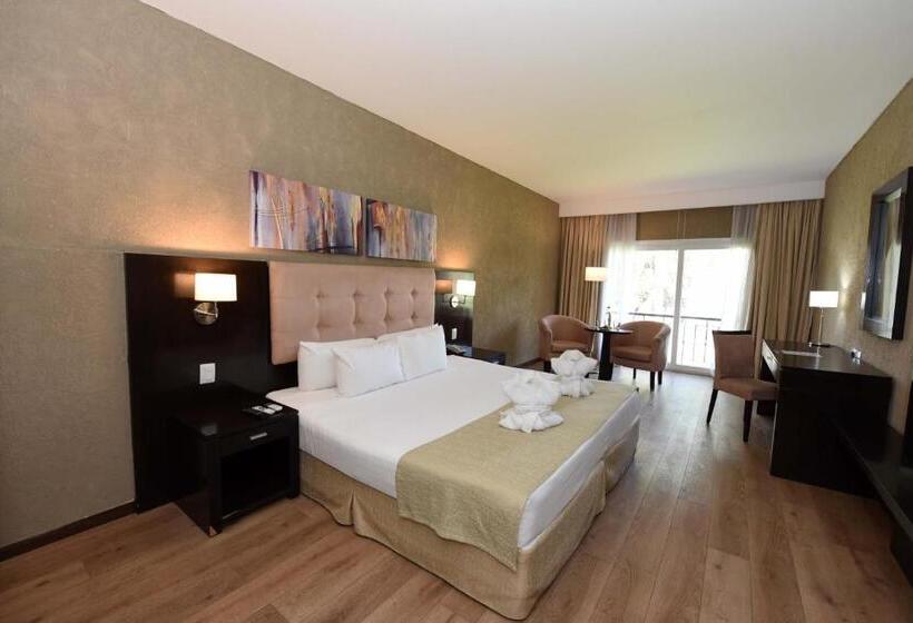 هتل Howard Johnson Resort & Convention Center Ezeiza