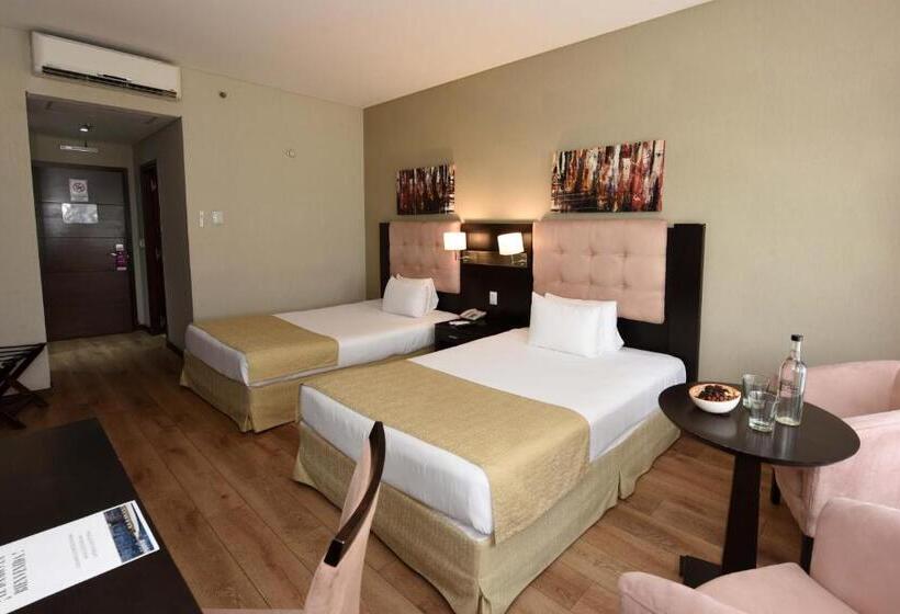 هتل Howard Johnson Resort & Convention Center Ezeiza