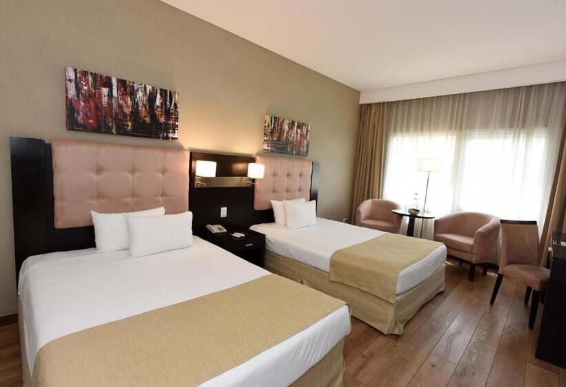 هتل Howard Johnson Resort & Convention Center Ezeiza