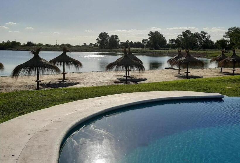 هتل Howard Johnson Resort & Convention Center Ezeiza
