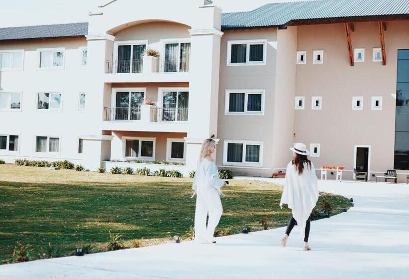 هتل Howard Johnson Resort & Convention Center Ezeiza