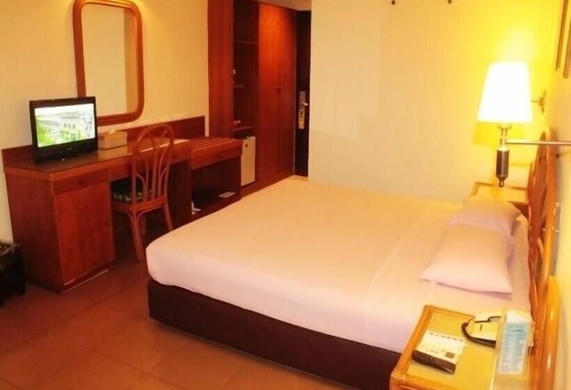 هتل Losari Beach Inn