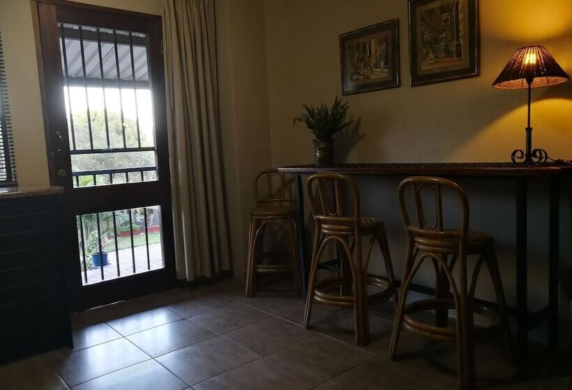 בית מלון כפרי Meerkat Manor