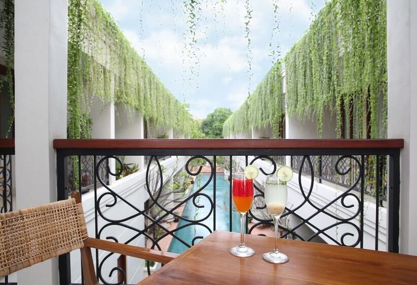 Fotos del hotel Seminyak Lagoon All Suites:  5