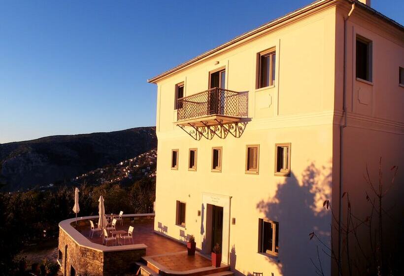 هتل The Lotus Tree