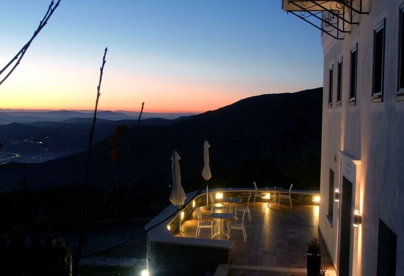 هتل The Lotus Tree