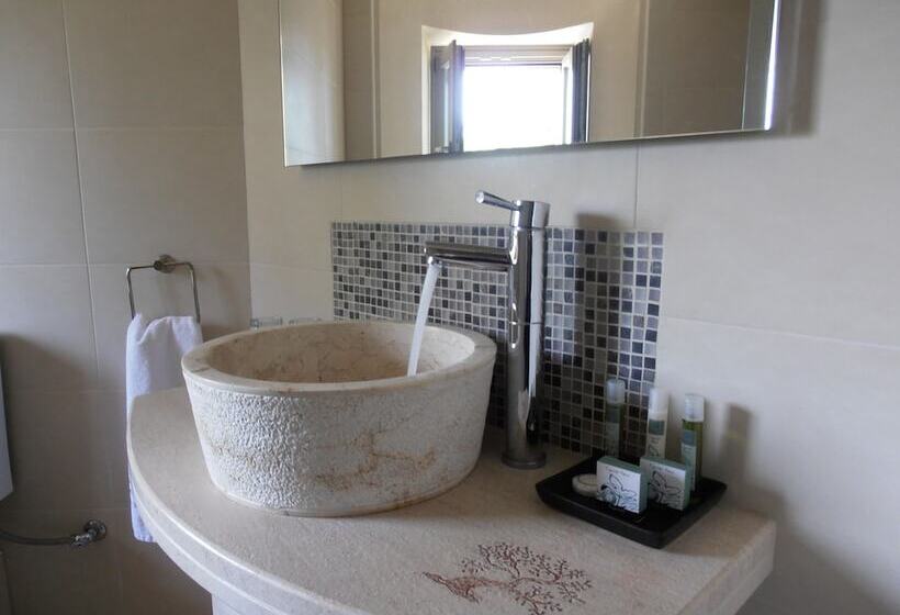 هتل The Lotus Tree