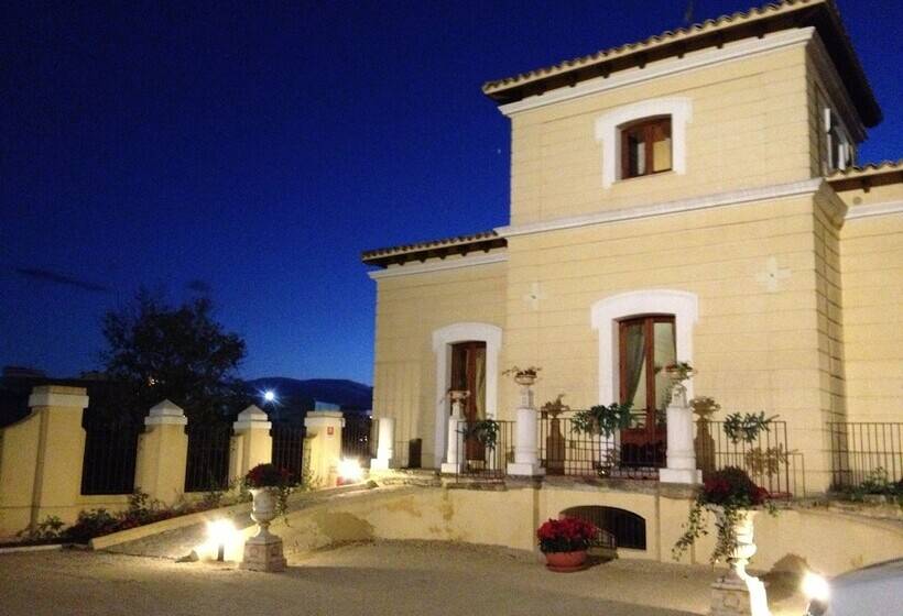 هتل Villa Calandrino