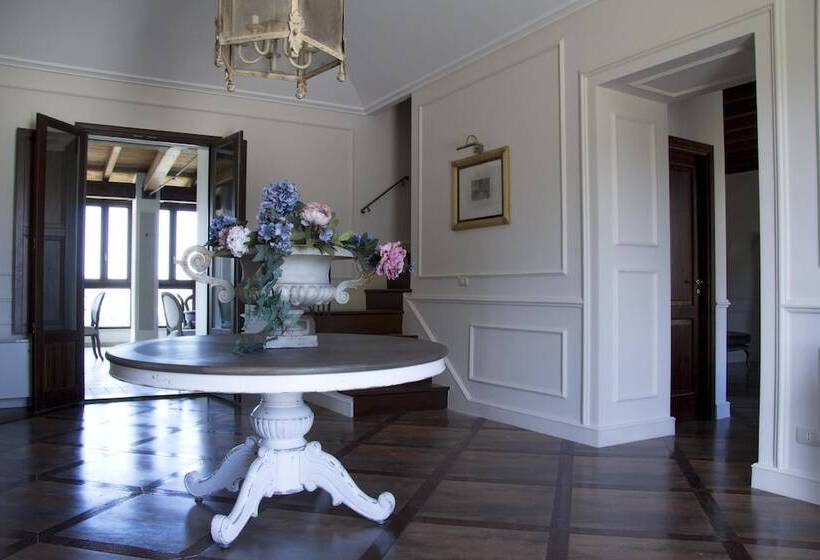 هتل Villa Calandrino