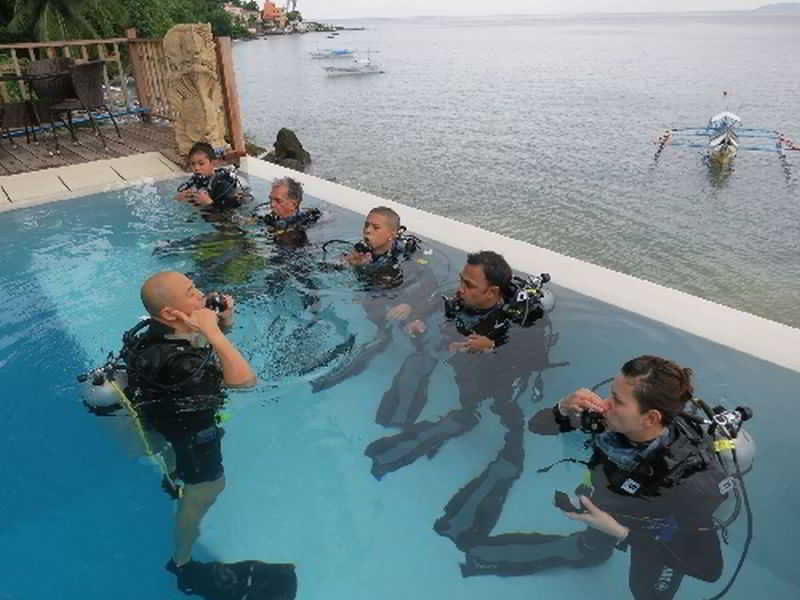 酒店 Aiyanar Beach And Dive Resort
