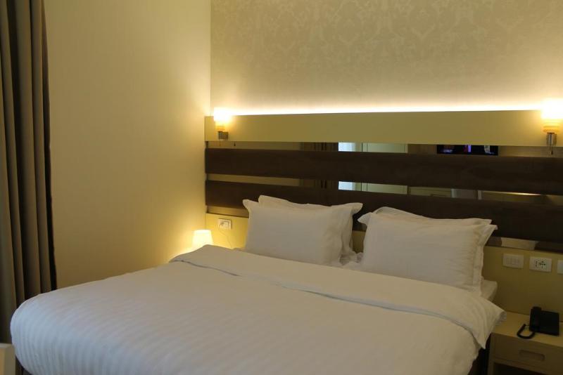 هتل Capital Tirana