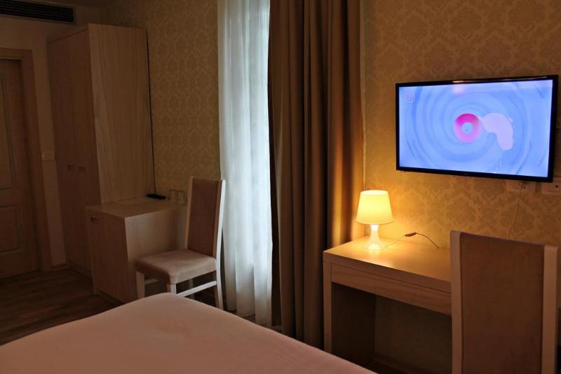 هتل Capital Tirana