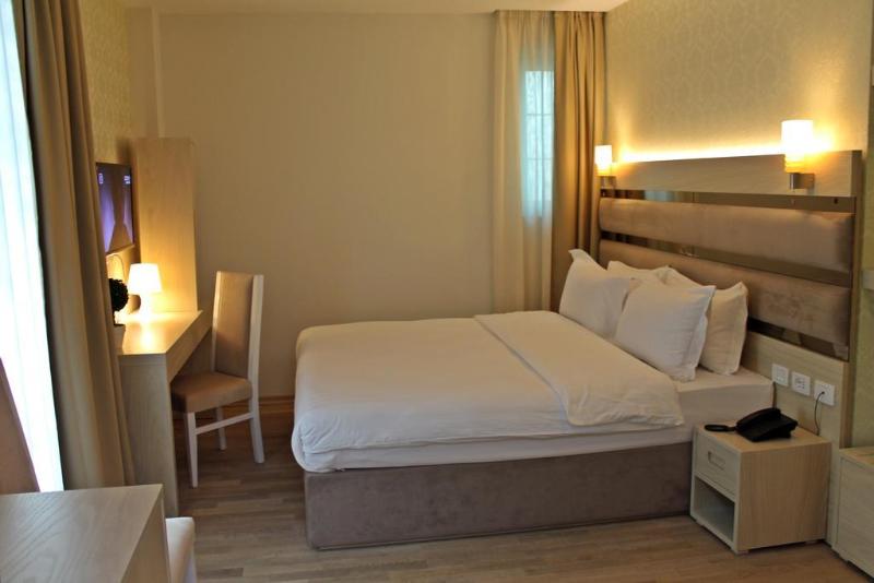 هتل Capital Tirana