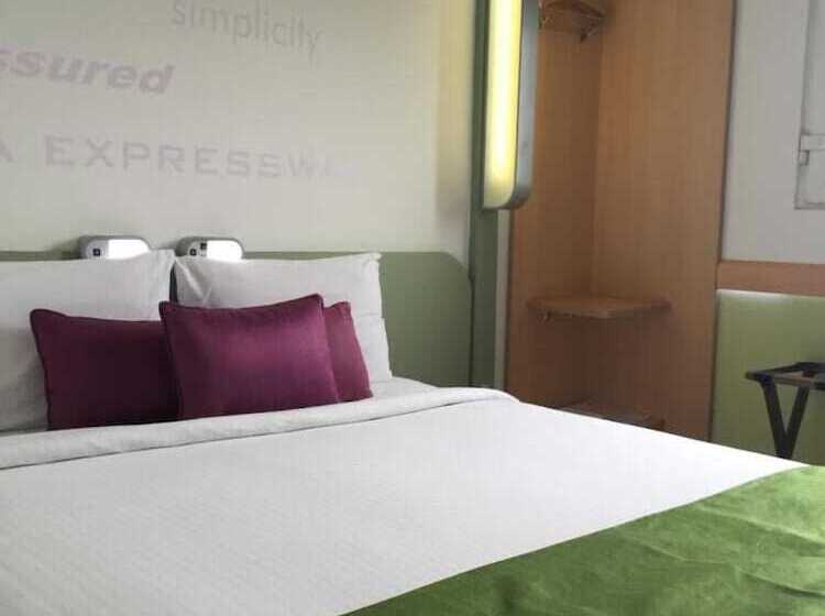 هتل Caspia Pro Greater Noida
