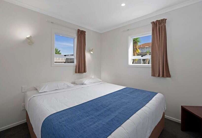 هتل Comfort Inn Westshore Beach
