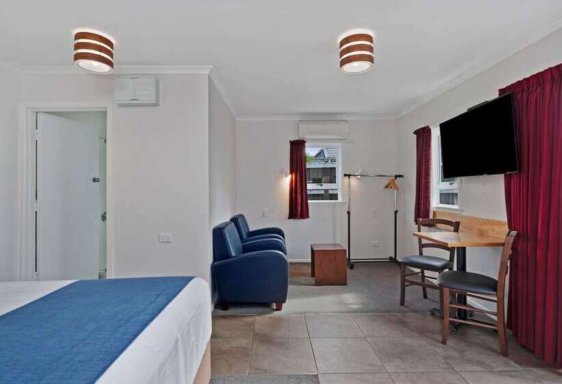 هتل Comfort Inn Westshore Beach