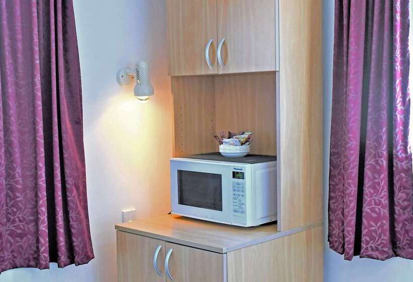 هتل Comfort Inn Westshore Beach