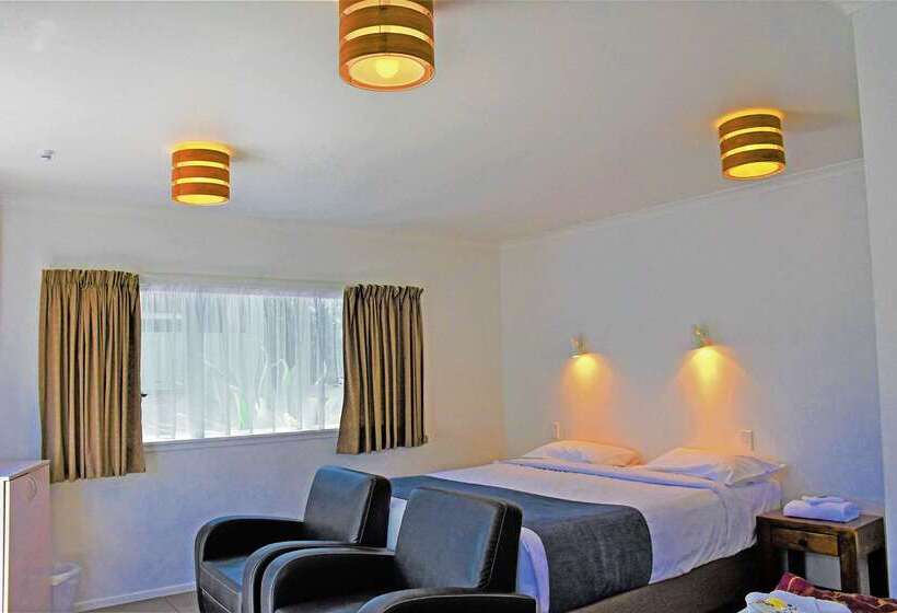 هتل Comfort Inn Westshore Beach