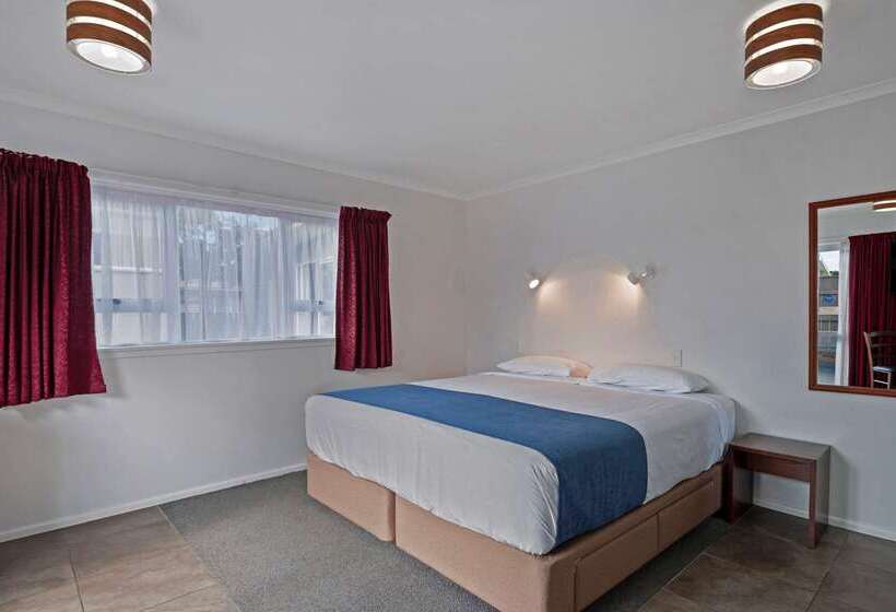هتل Comfort Inn Westshore Beach