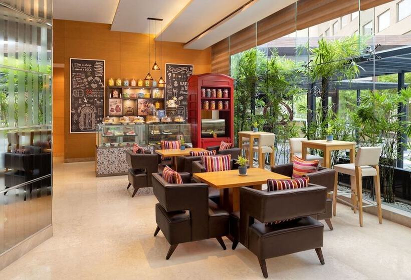 Hotel Courtyard By Marriott Bhopal