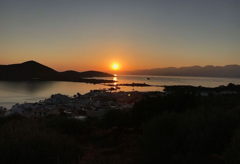 هتل Elounda Heights