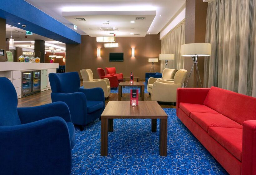 هتل Hampton By Hilton Gdansk Airport