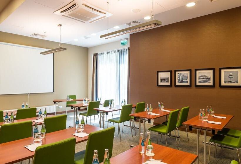 Hotel Hampton By Hilton Gdansk Airport