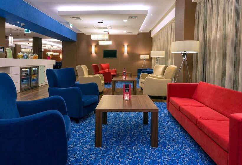 هتل Hampton By Hilton Gdansk Airport