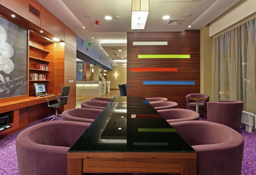 هتل Hampton By Hilton Warsaw Airport