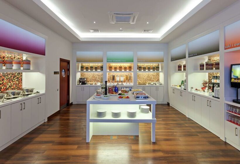 هتل Hampton By Hilton Warsaw Airport