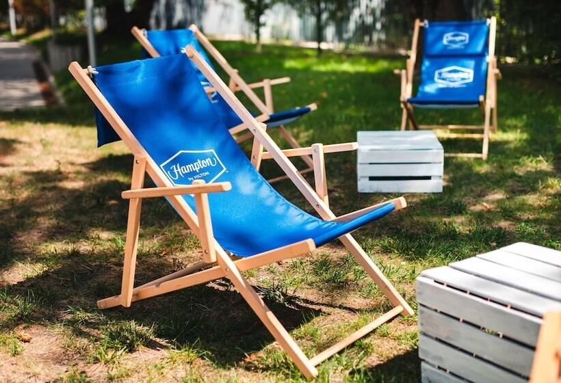 هتل Hampton By Hilton Warsaw Airport