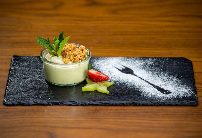هتل Hampton By Hilton Warsaw Airport