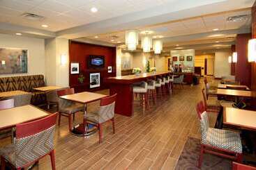 هتل Hampton Inn By Hilton Brampton Toronto