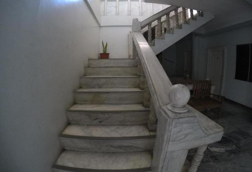 בית מלון כפרי Pe Re Aristo Guesthouse