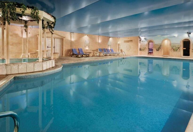 هتل Ramada Resort By Wyndham Cwrt Bleddyn  & Spa