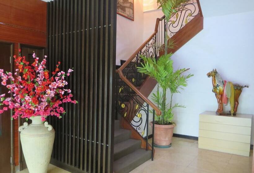 בית מלון כפרי The Mark S Lodge